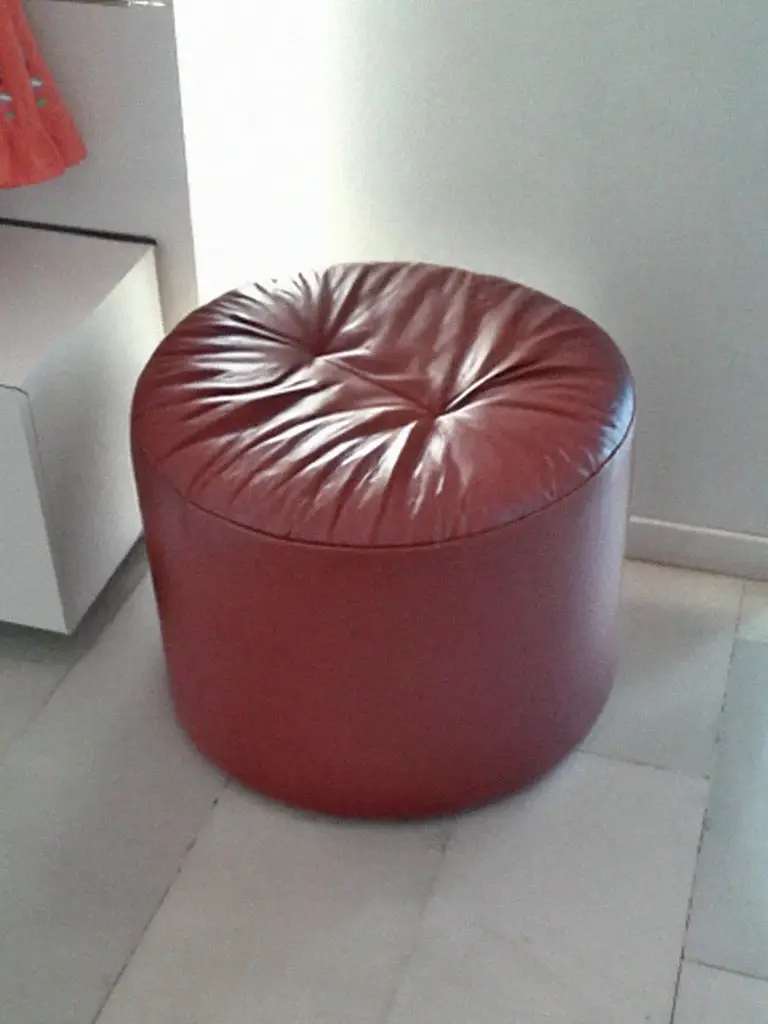 PUFF TAPIZADO POLIPIEL