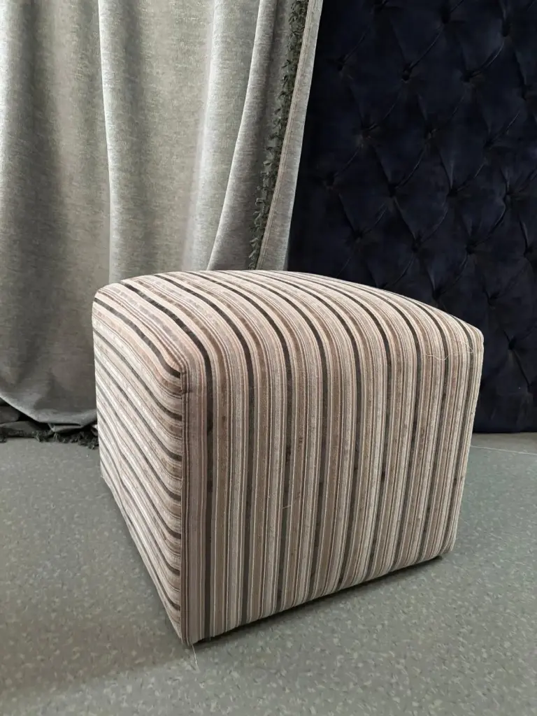 PUFF TAPIZADO TERCIOPELO